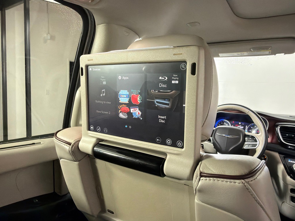 2017 Chrysler Pacifica Image 25