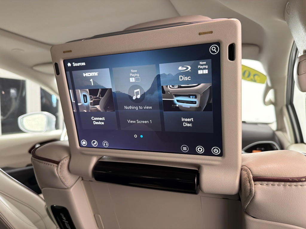 2017 Chrysler Pacifica Image 26