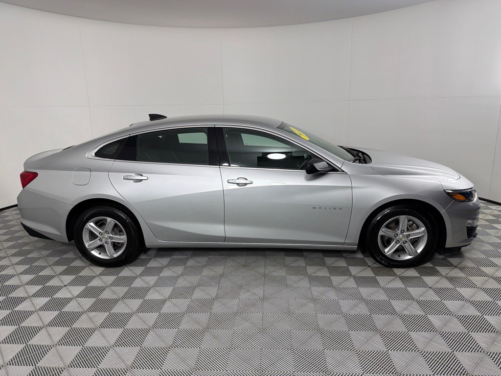 2022 Chevrolet Malibu Image 4