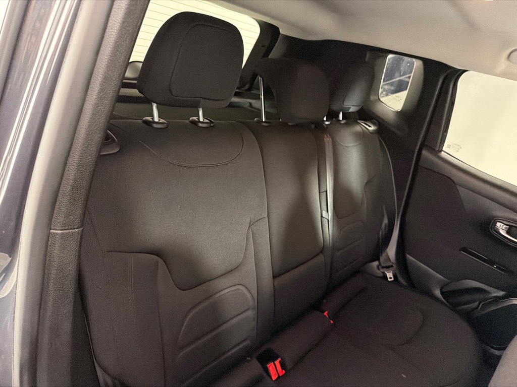 2021 Jeep Renegade Image 21