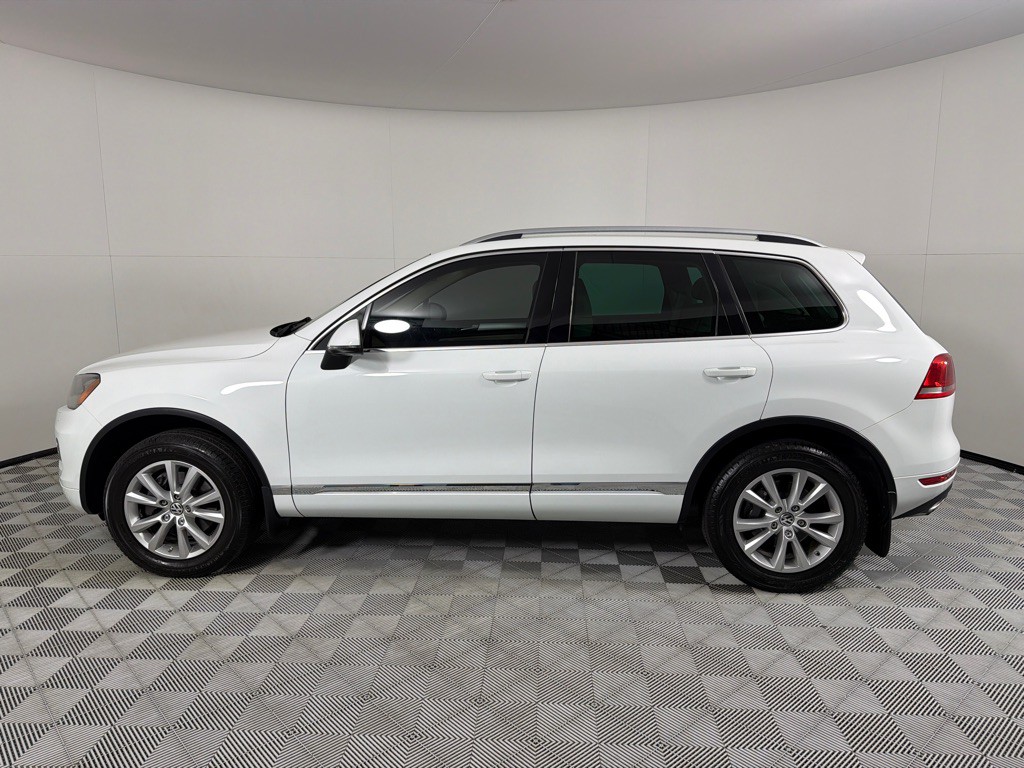 2013 Volkswagen Touareg Image 8