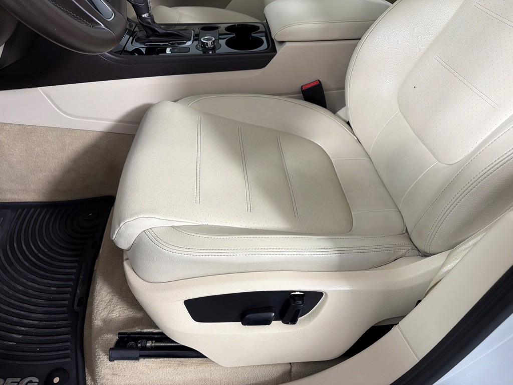 2013 Volkswagen Touareg Image 12