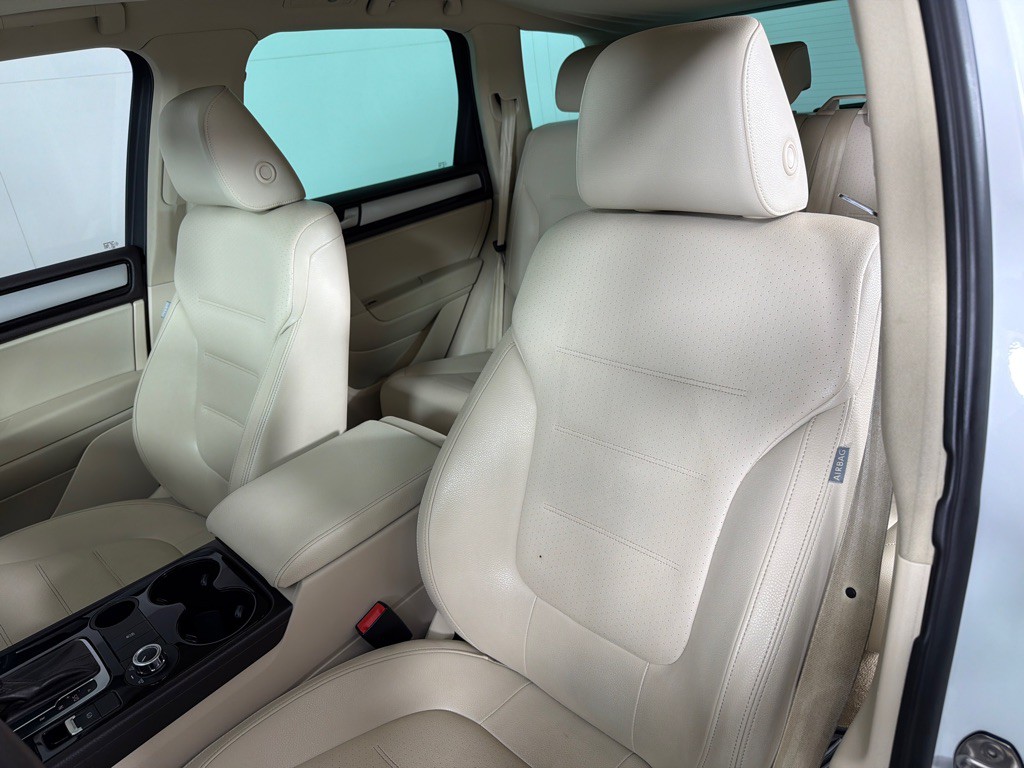 2013 Volkswagen Touareg Image 13