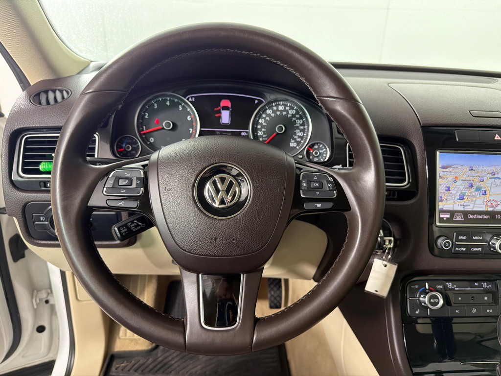 2013 Volkswagen Touareg Image 15