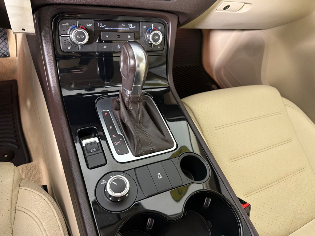 2013 Volkswagen Touareg Image 18