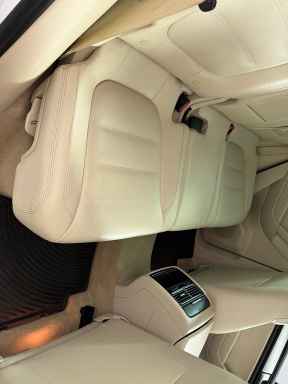 2013 Volkswagen Touareg Image 22