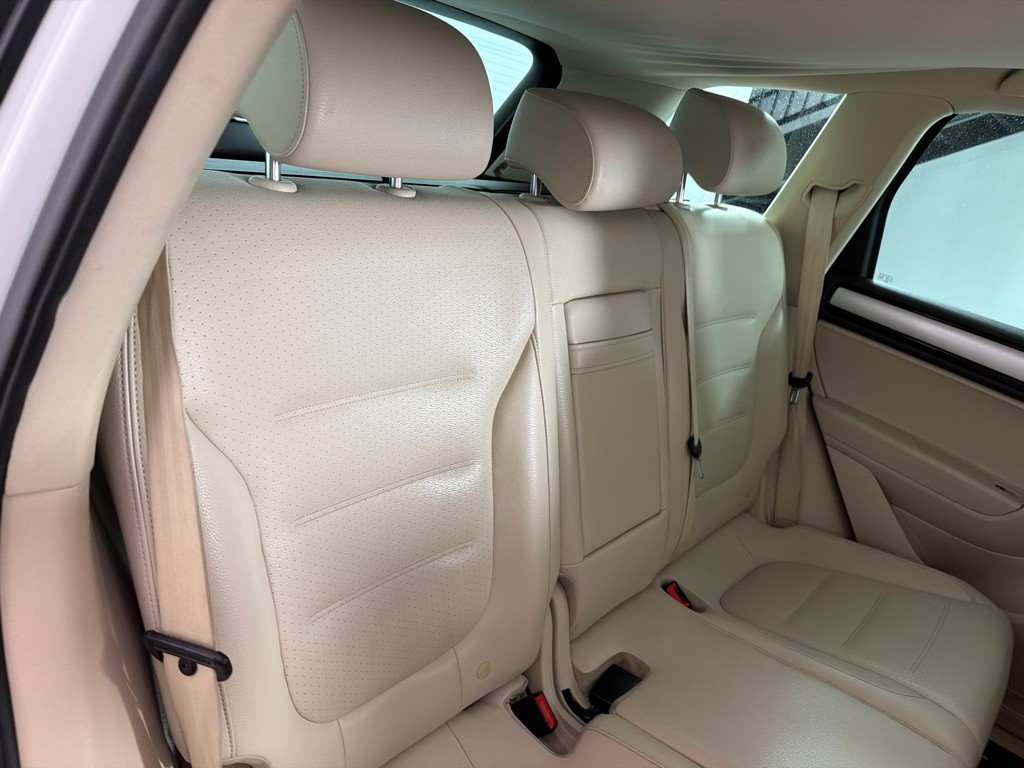 2013 Volkswagen Touareg Image 23