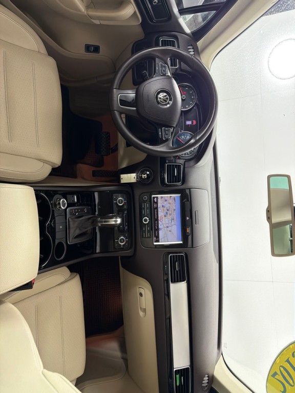 2013 Volkswagen Touareg Image 26