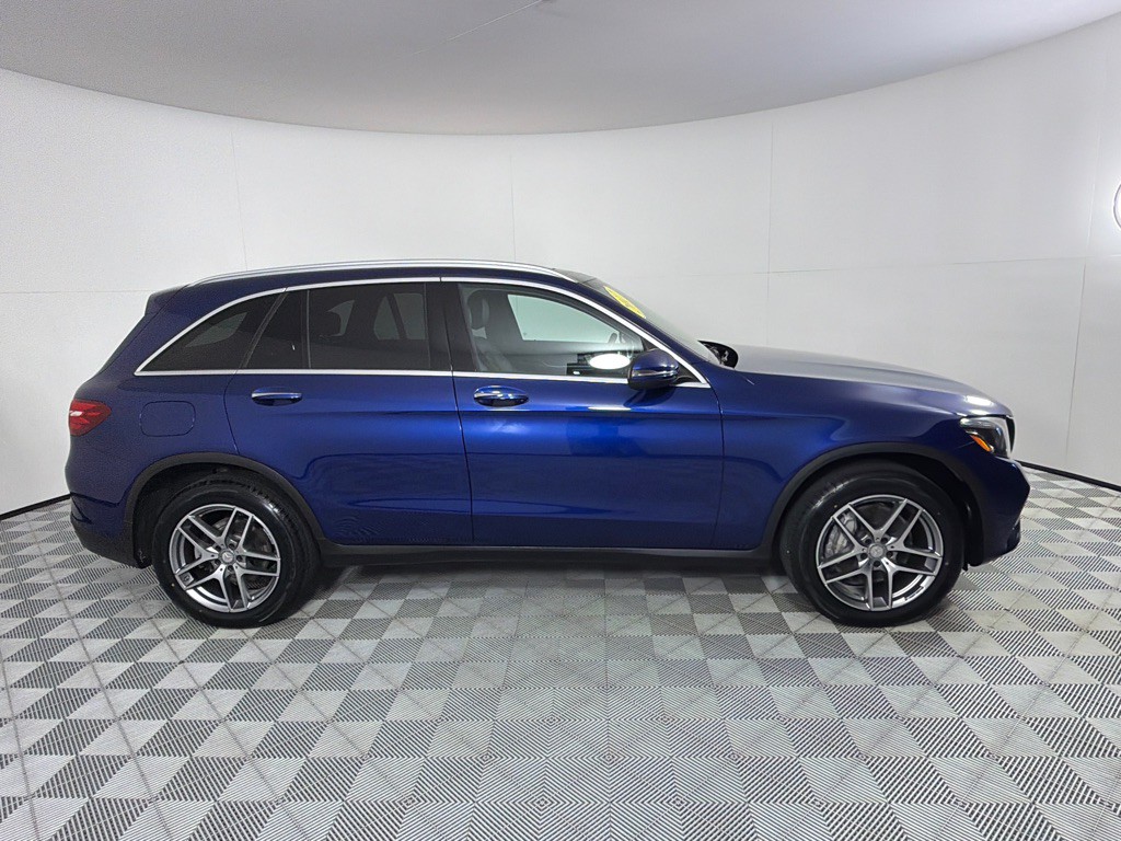 2017 Mercedes-Benz GLC-Class Image 4