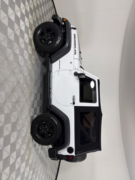 2017 Jeep Wrangler Image 8