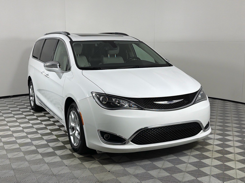 2020 Chrysler Pacifica Image 3