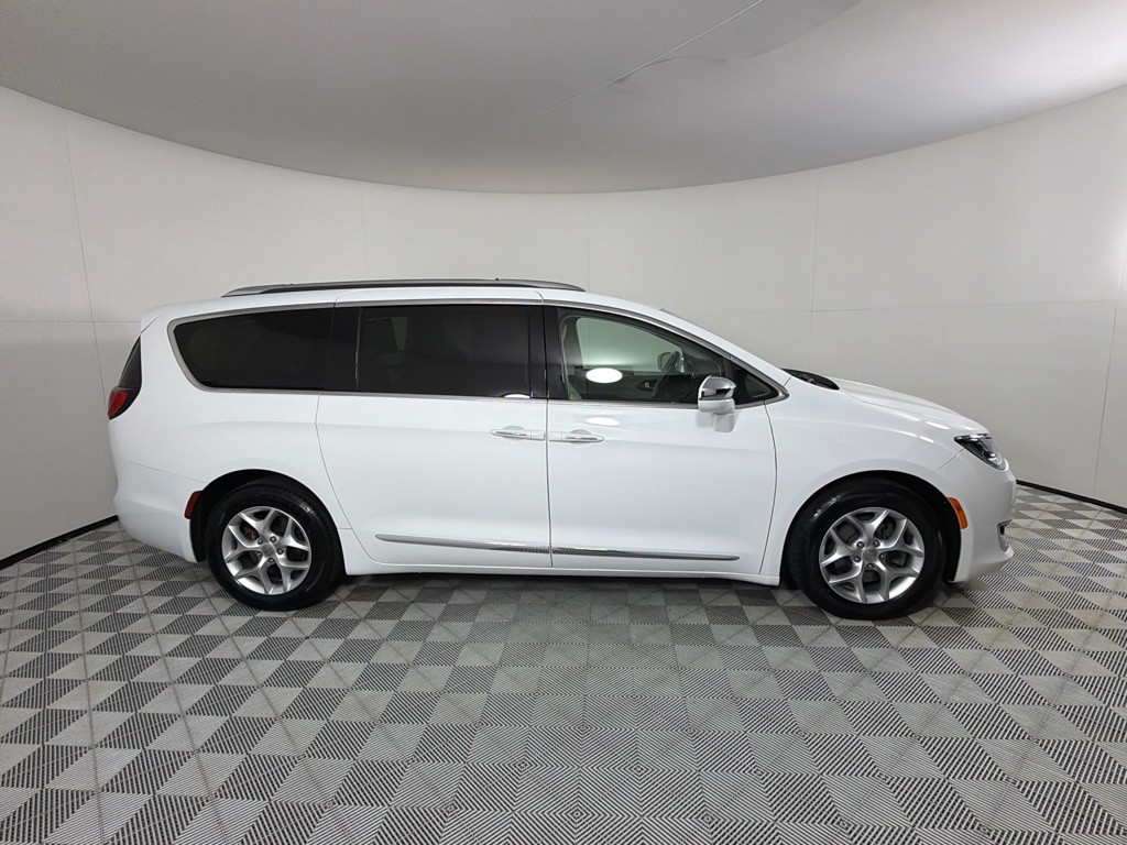 2020 Chrysler Pacifica Image 4