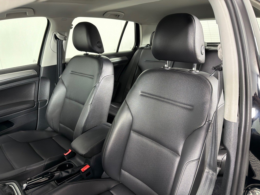 2016 Volkswagen Golf Image 12