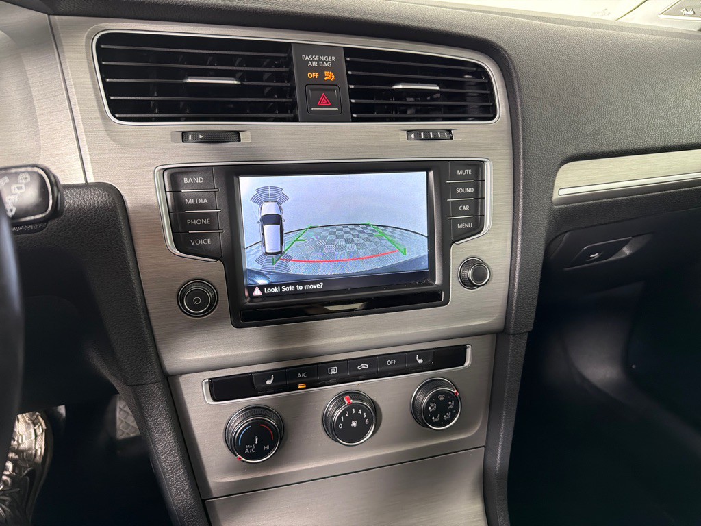 2016 Volkswagen Golf Image 17