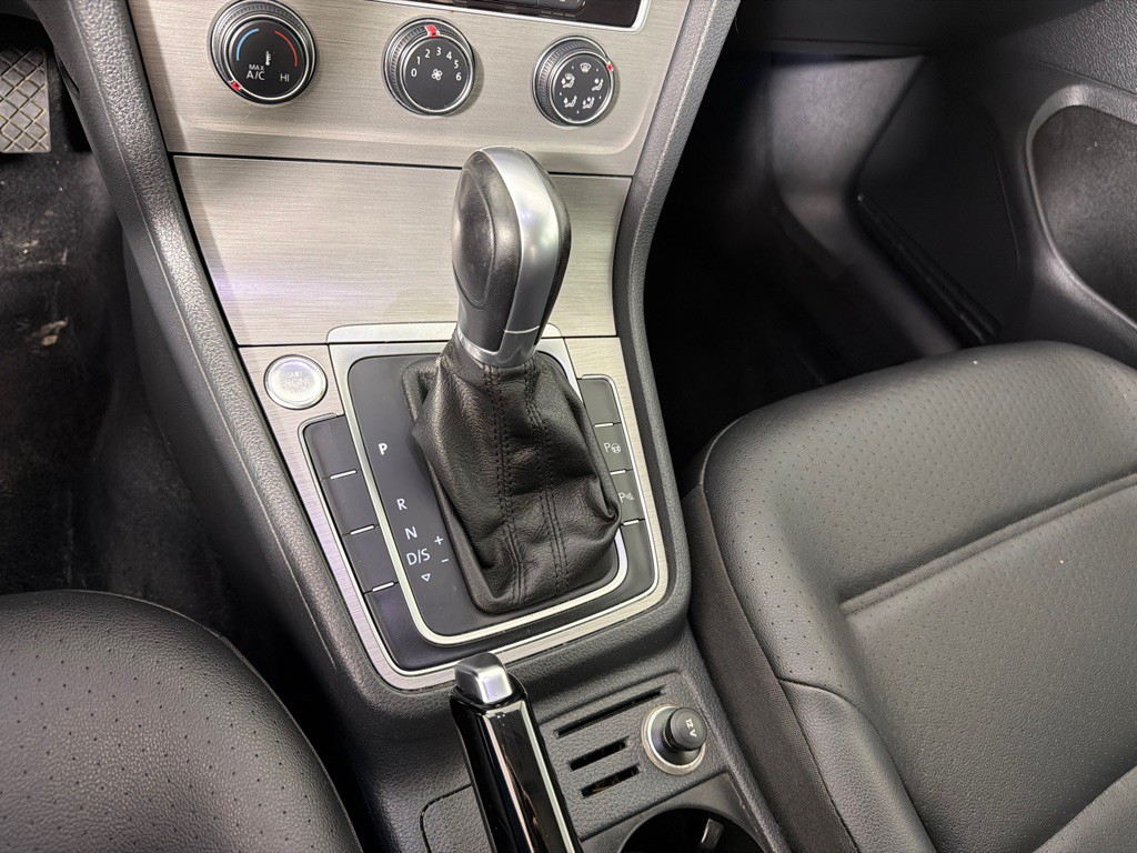 2016 Volkswagen Golf Image 18