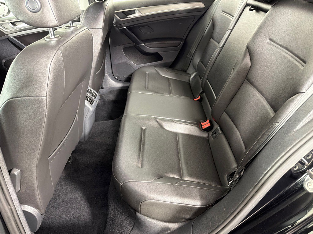 2016 Volkswagen Golf Image 19