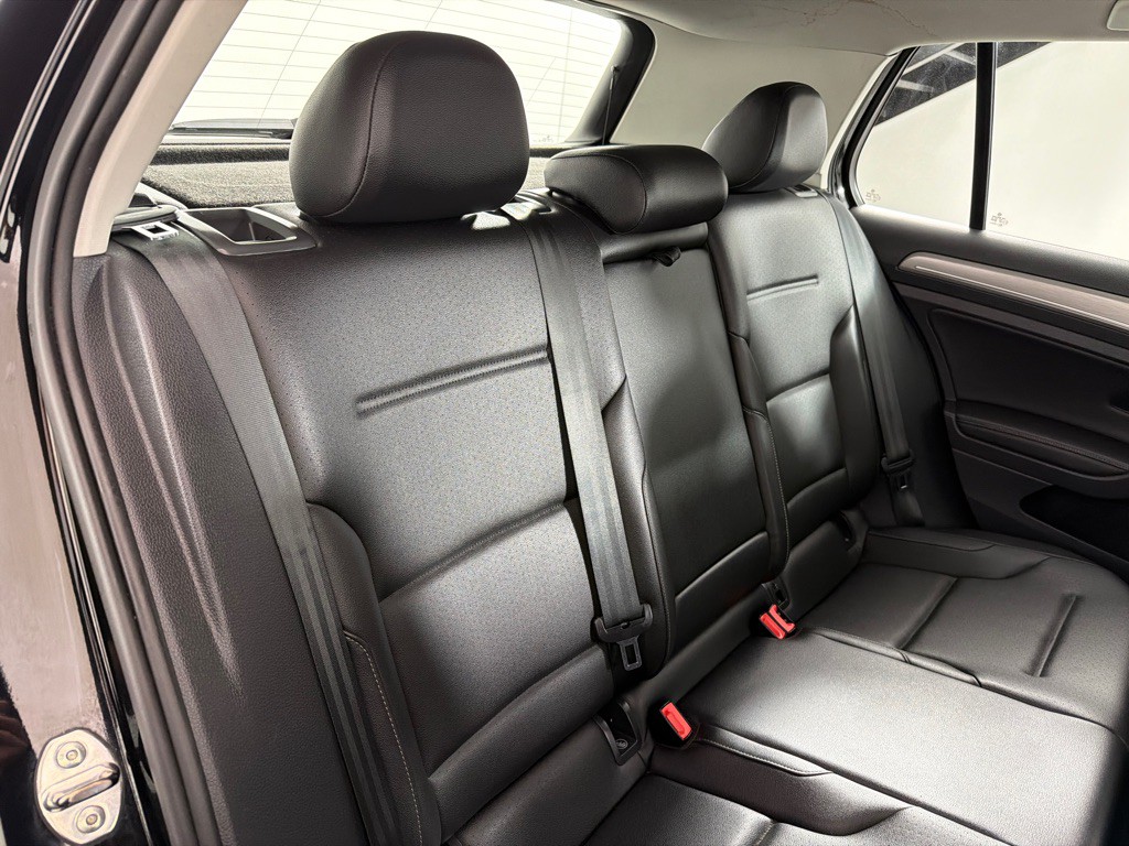 2016 Volkswagen Golf Image 22