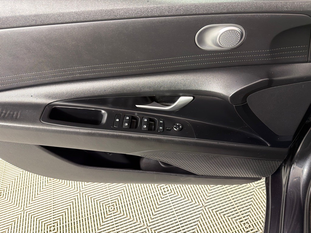 2021 Hyundai Elantra Image 9