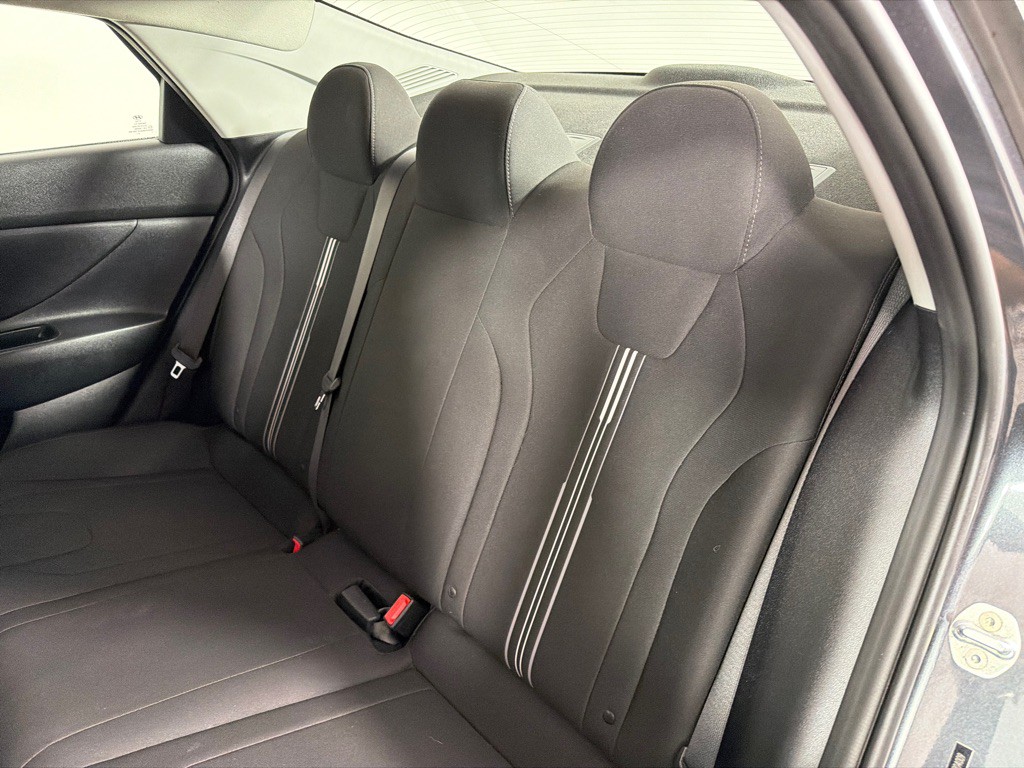 2021 Hyundai Elantra Image 18