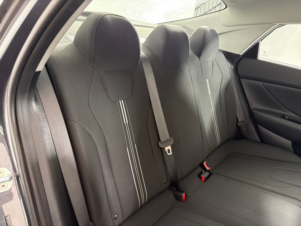 2021 Hyundai Elantra Image 20