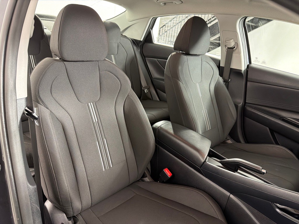 2021 Hyundai Elantra Image 22