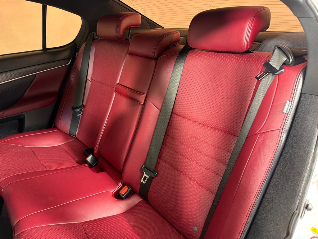 2018 Lexus GS Image 21
