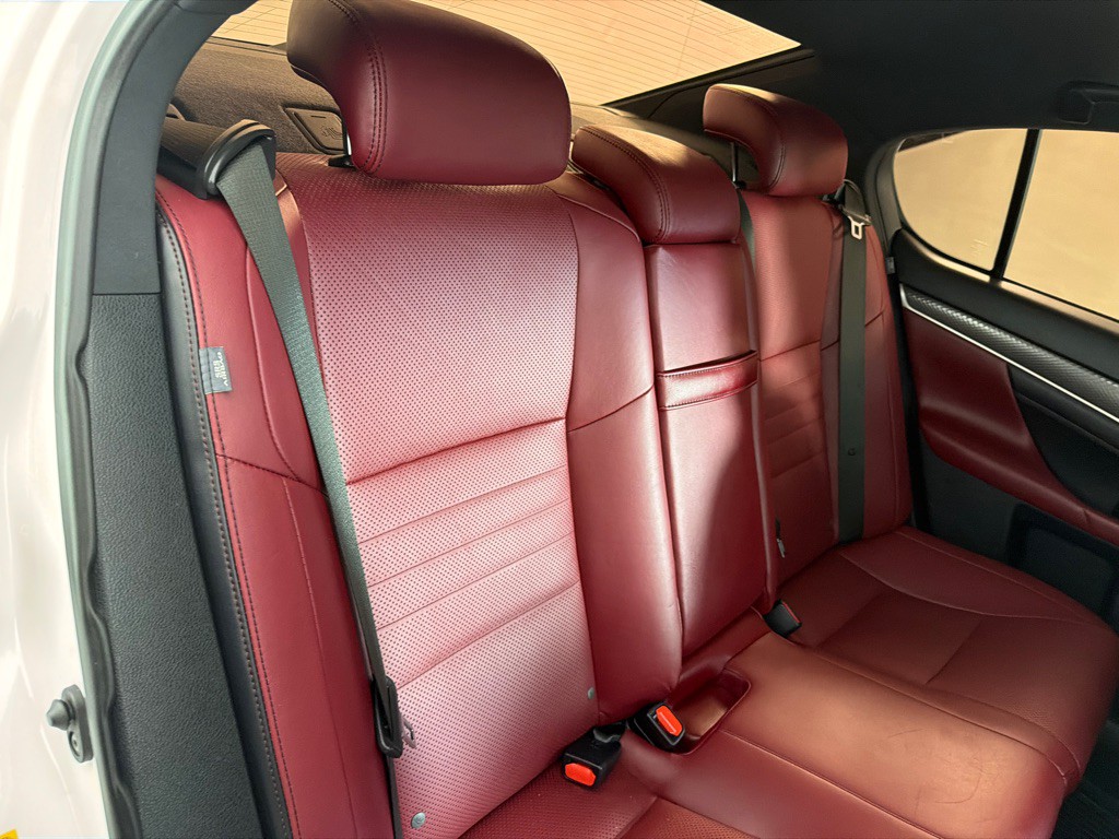 2018 Lexus GS Image 23