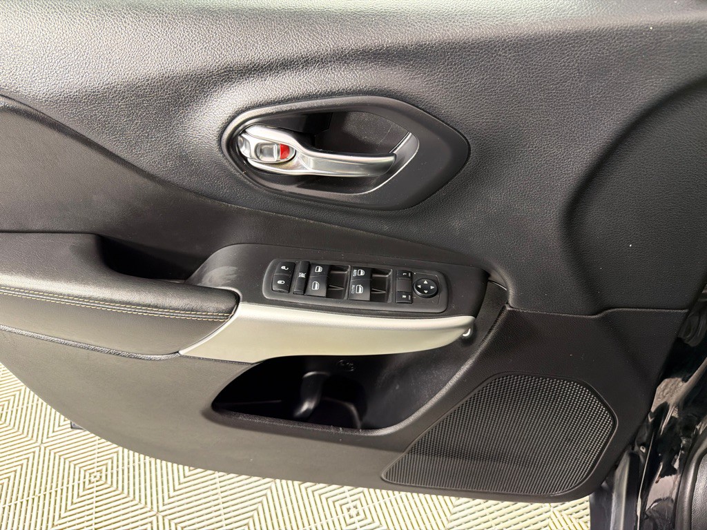 2018 Jeep Cherokee Image 11