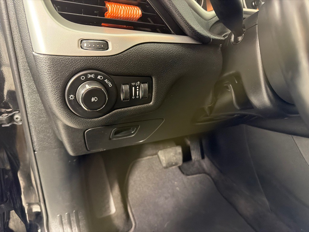 2018 Jeep Cherokee Image 14