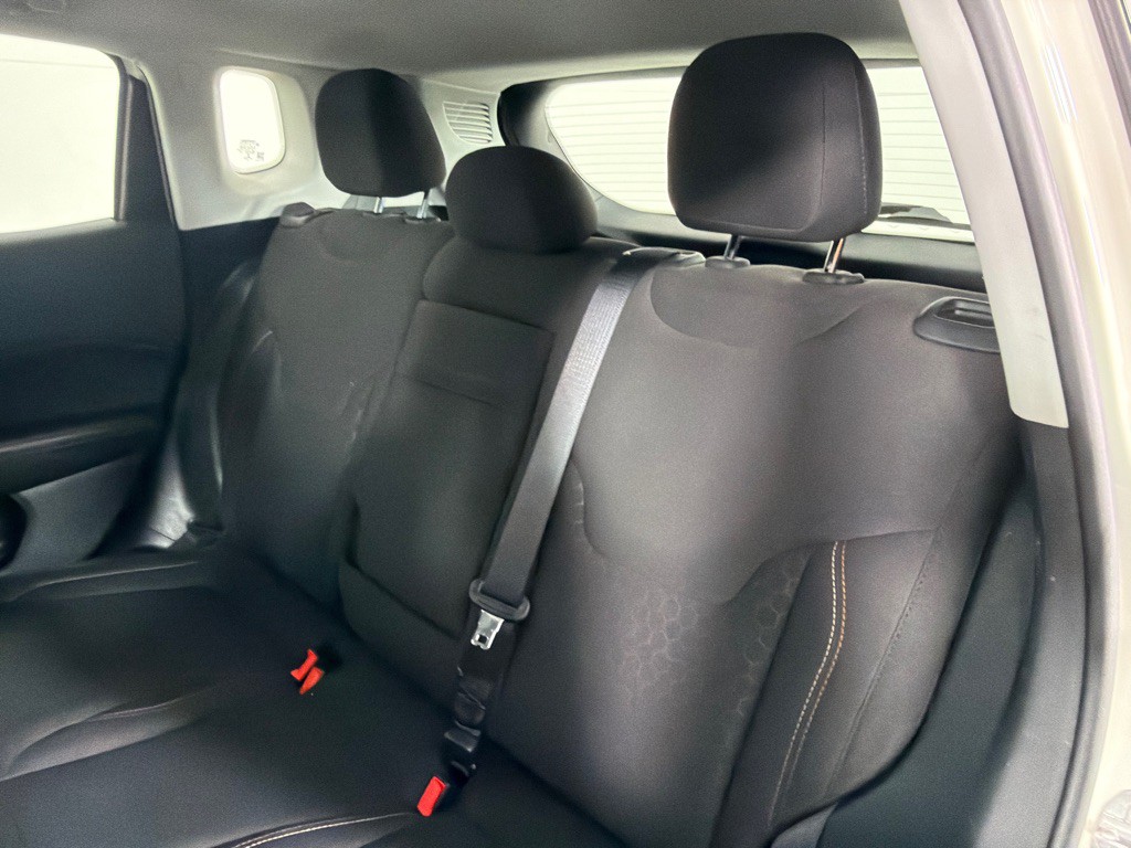 2018 Jeep Compass Image 18