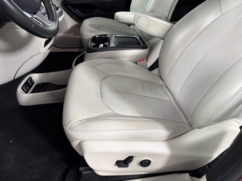 2021 Chrysler Pacifica Image 10
