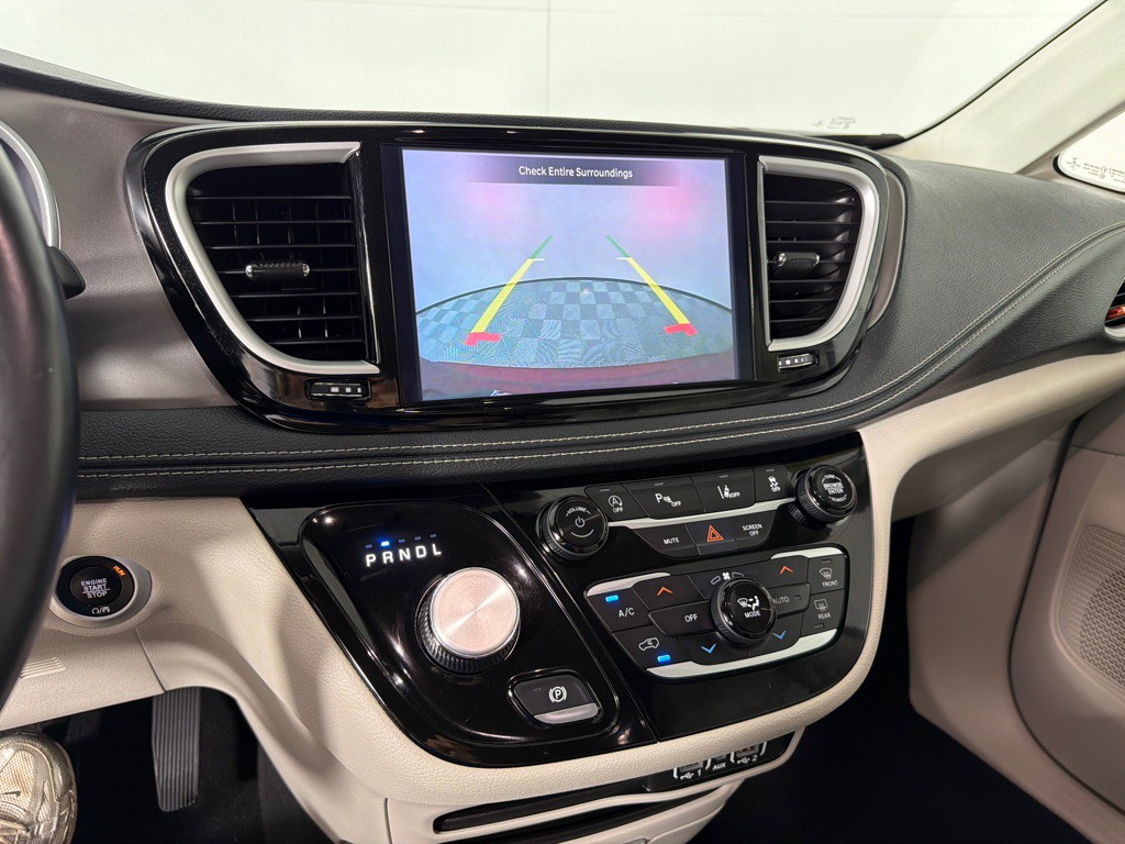 2021 Chrysler Pacifica Image 15