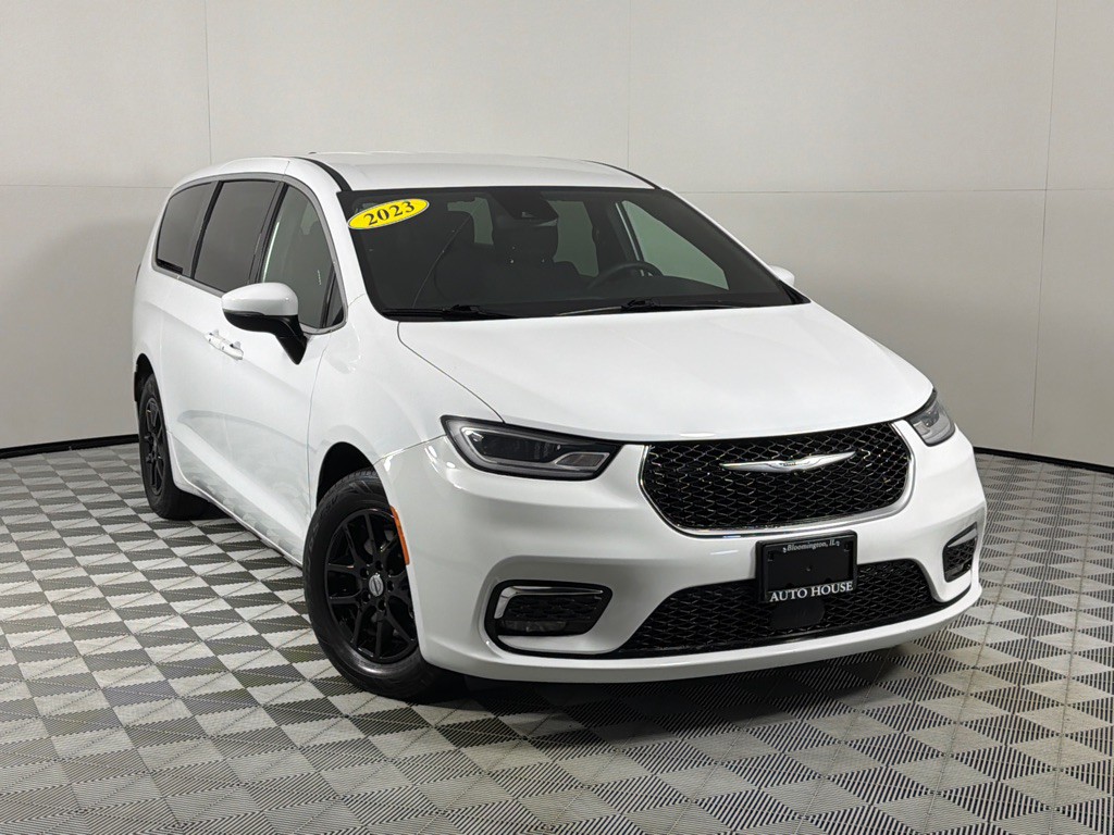 2023 Chrysler Pacifica Image 2
