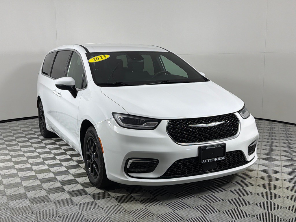 2023 Chrysler Pacifica Image 3