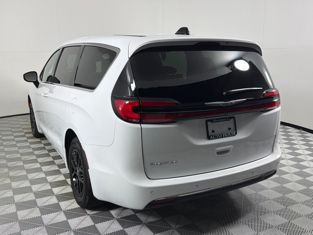 2023 Chrysler Pacifica Image 7