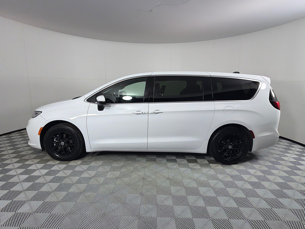 2023 Chrysler Pacifica Image 8