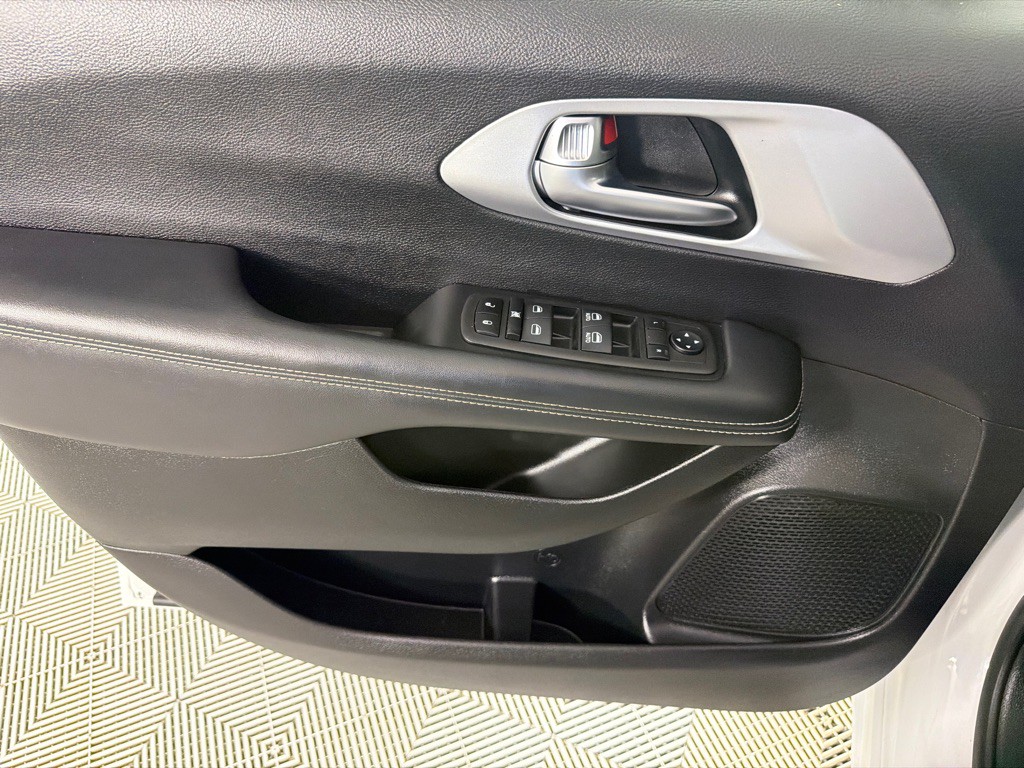 2023 Chrysler Pacifica Image 11