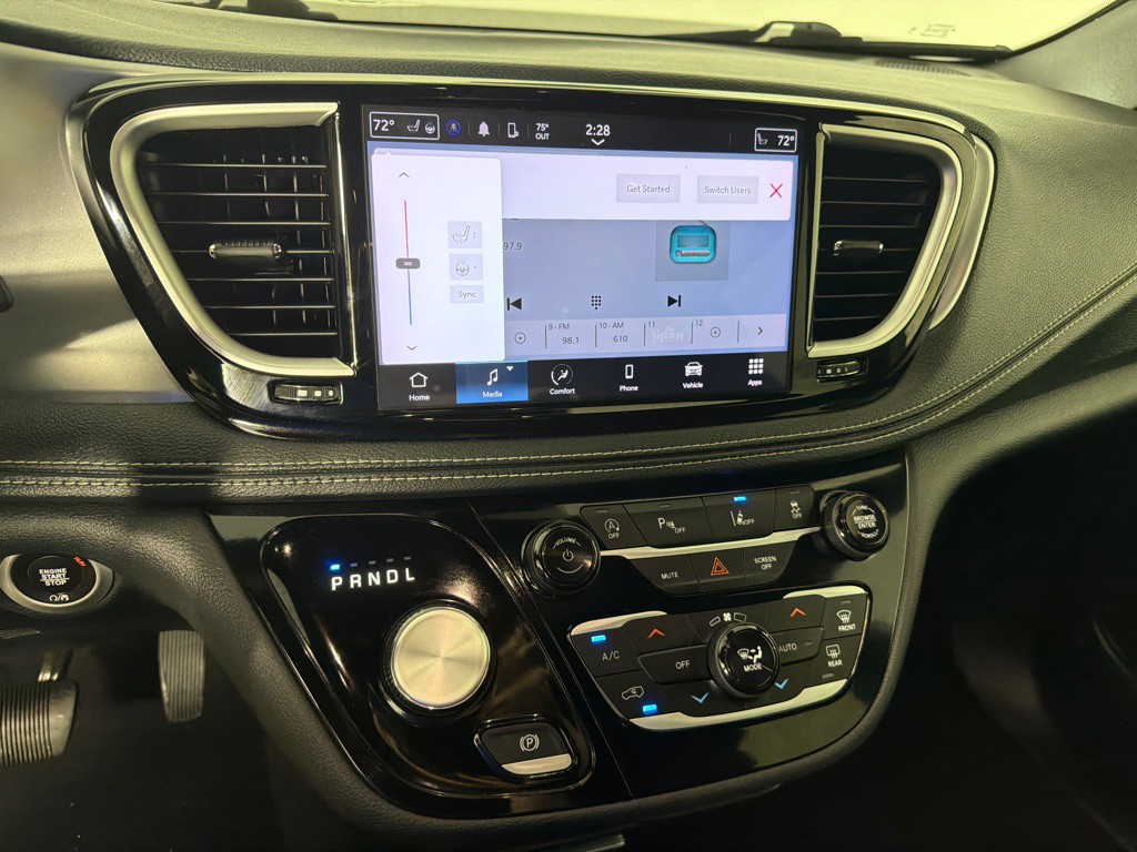 2023 Chrysler Pacifica Image 16