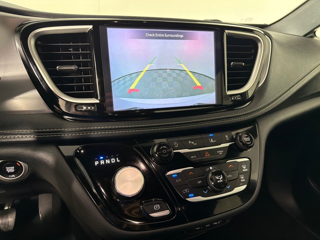 2023 Chrysler Pacifica Image 17