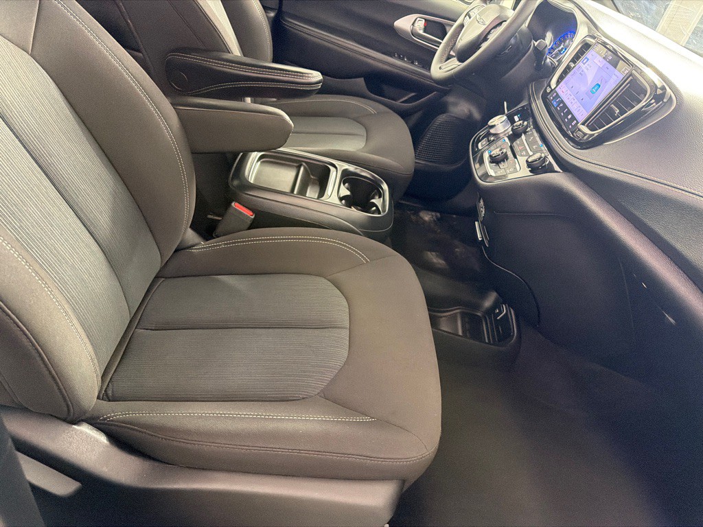 2023 Chrysler Pacifica Image 24