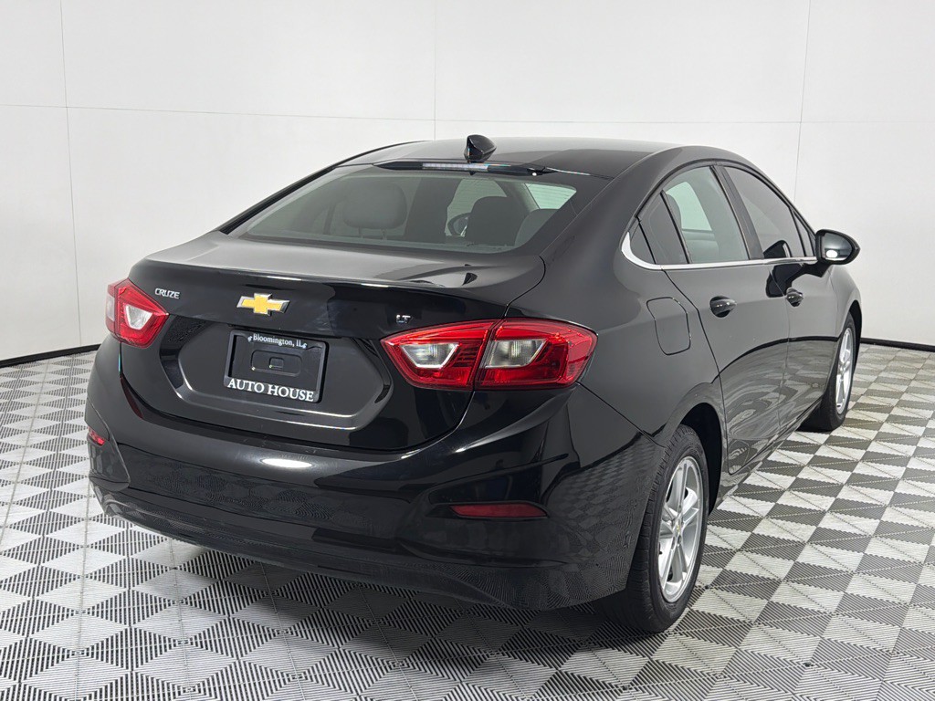 2017 Chevrolet Cruze Image 4
