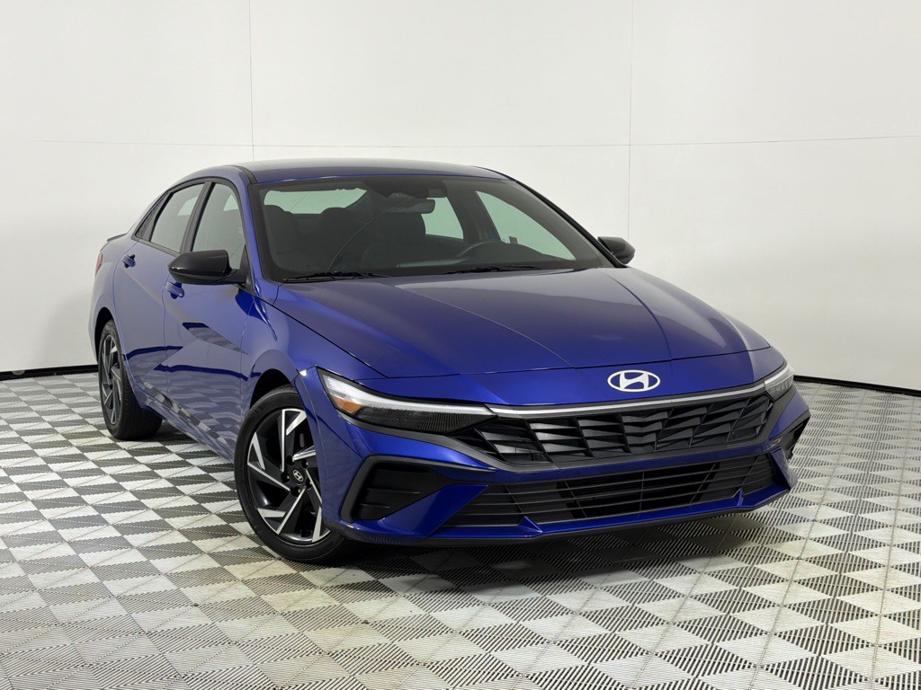 2025 Hyundai Elantra Image 2