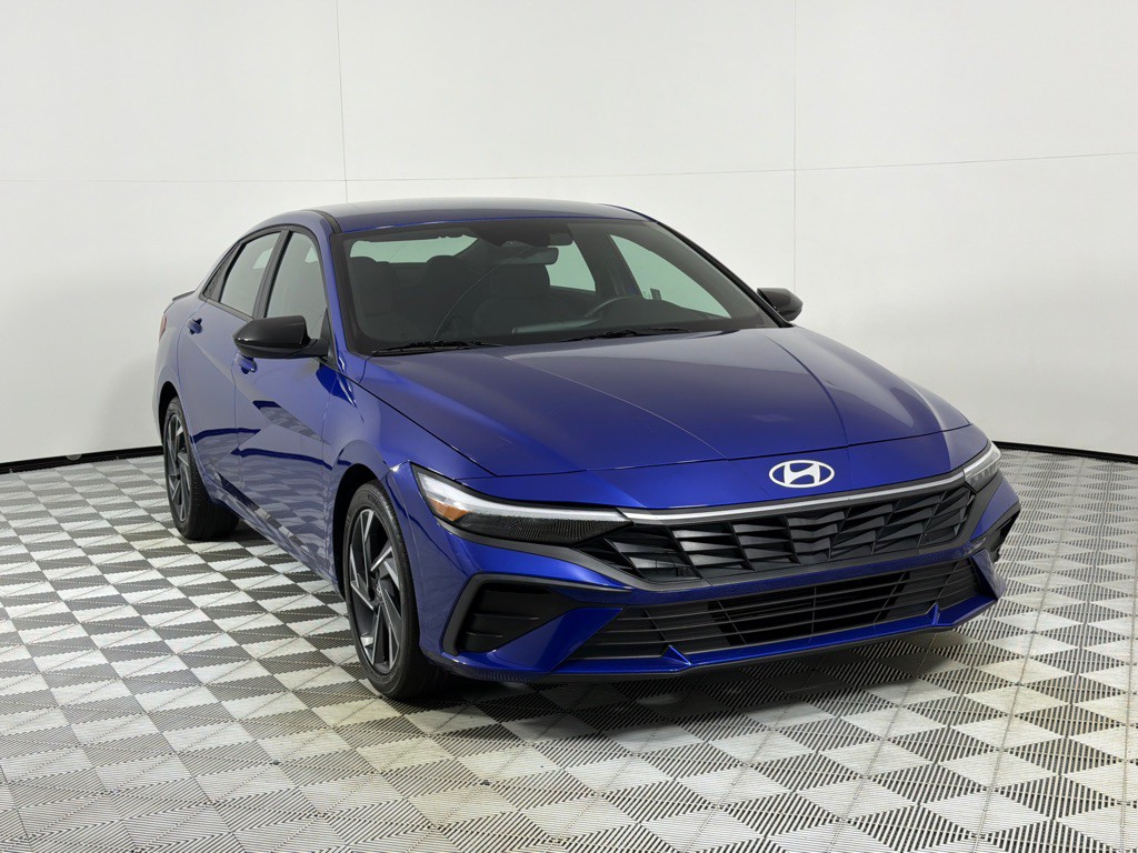 2025 Hyundai Elantra Image 3