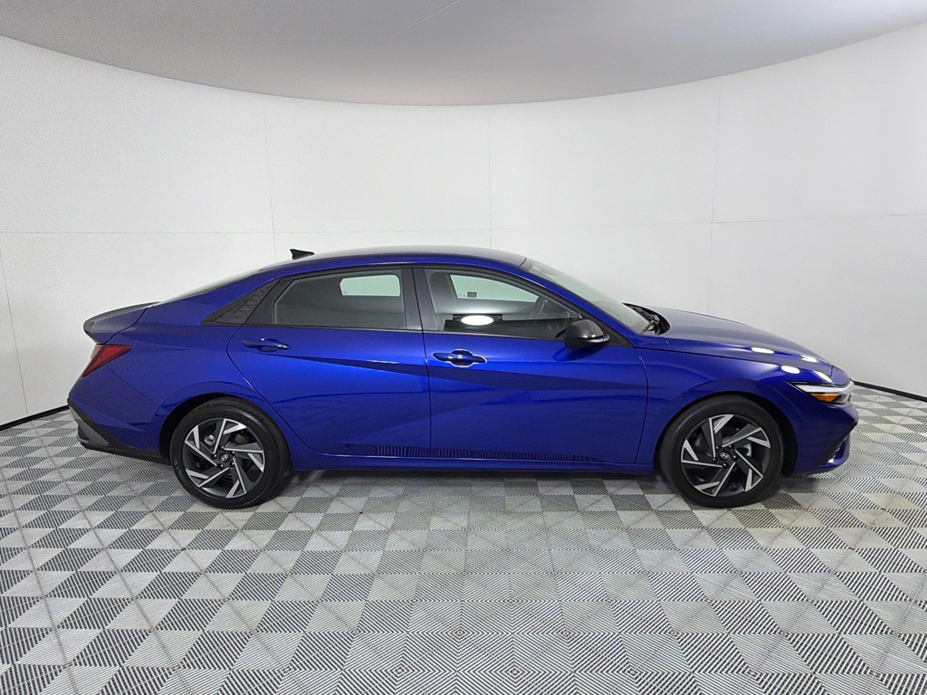 2025 Hyundai Elantra Image 4