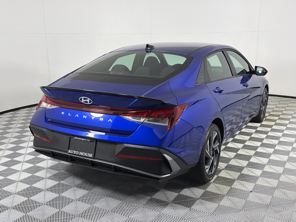 2025 Hyundai Elantra Image 5