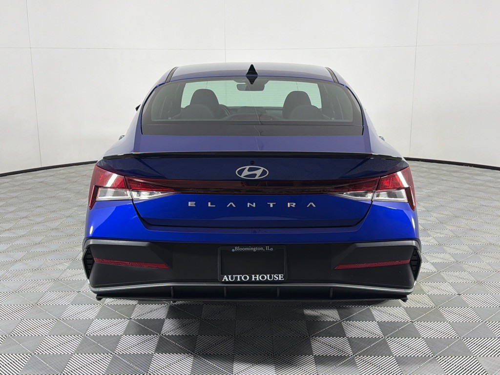2025 Hyundai Elantra Image 6