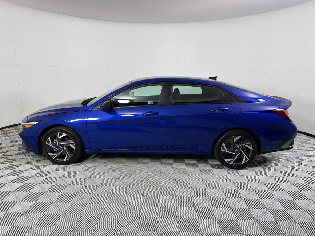 2025 Hyundai Elantra Image 8