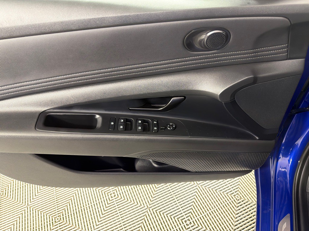2025 Hyundai Elantra Image 11
