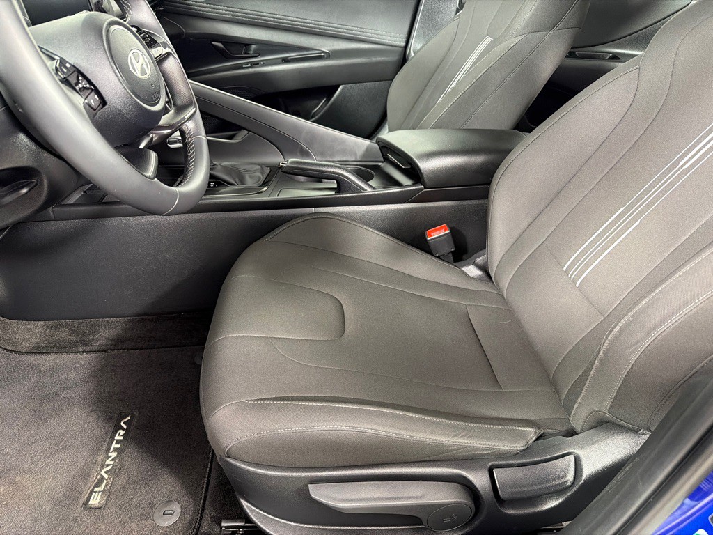 2025 Hyundai Elantra Image 12