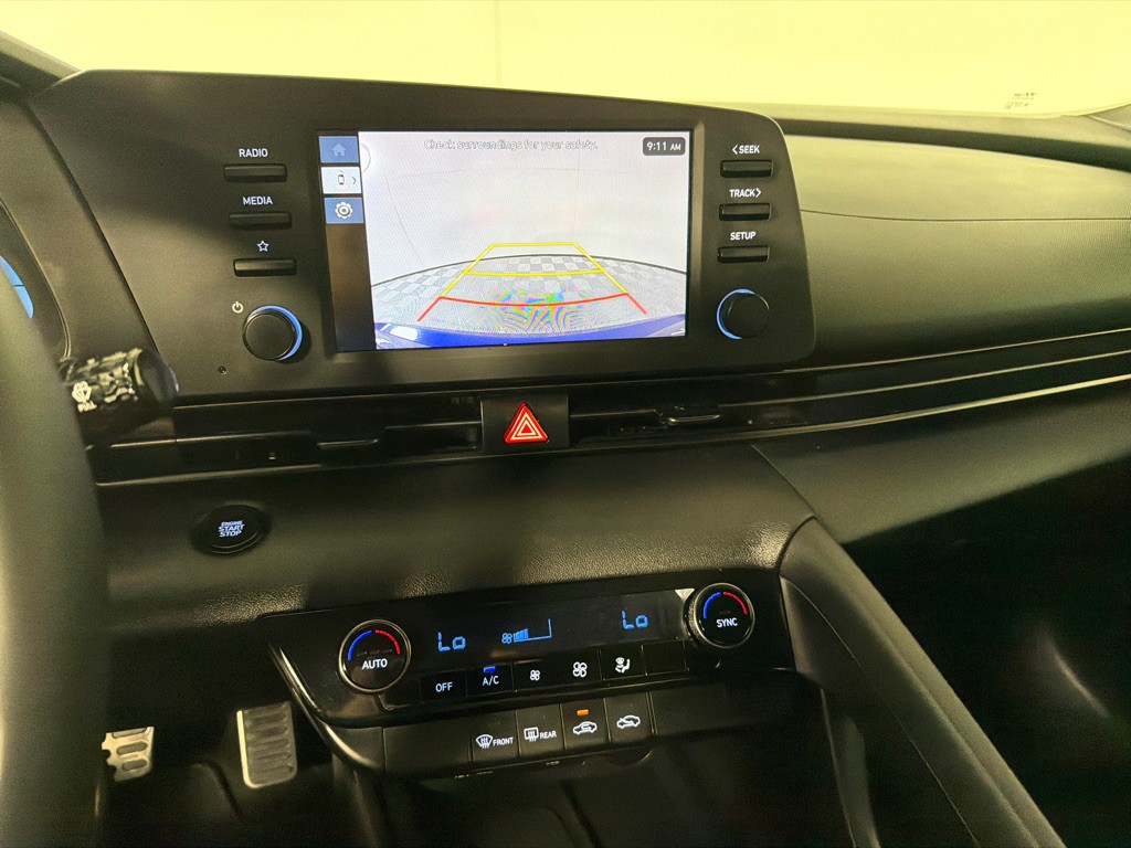 2025 Hyundai Elantra Image 17